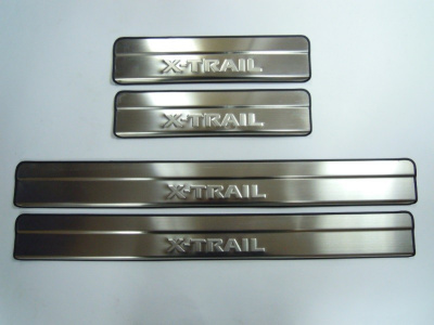 Nissan X-Trail (14–) Накладки на дверные пороги с логотипом, нерж.